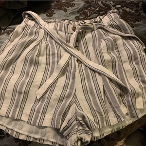 American eagle size Large gray striped shorts